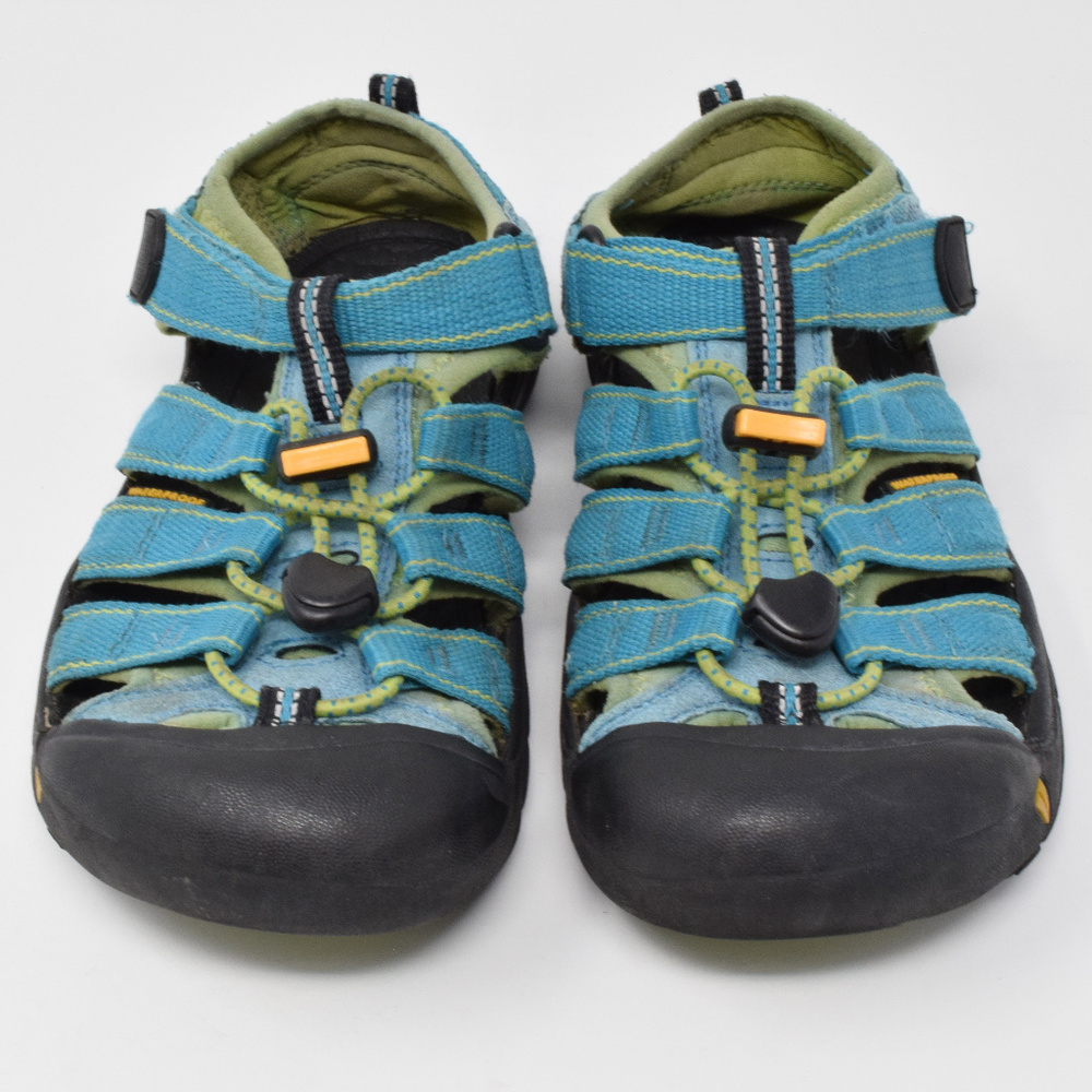 Keen Sandal Big Kid Size 3 Waterproof Hiking Shoes Summer Play Beach  Fun Travel